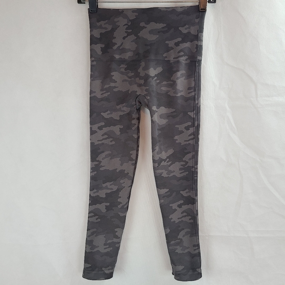 SPANX Cropped Look At Me Now Seamless Leggings Women's (S) Sage Camo - Picture 4 of 8